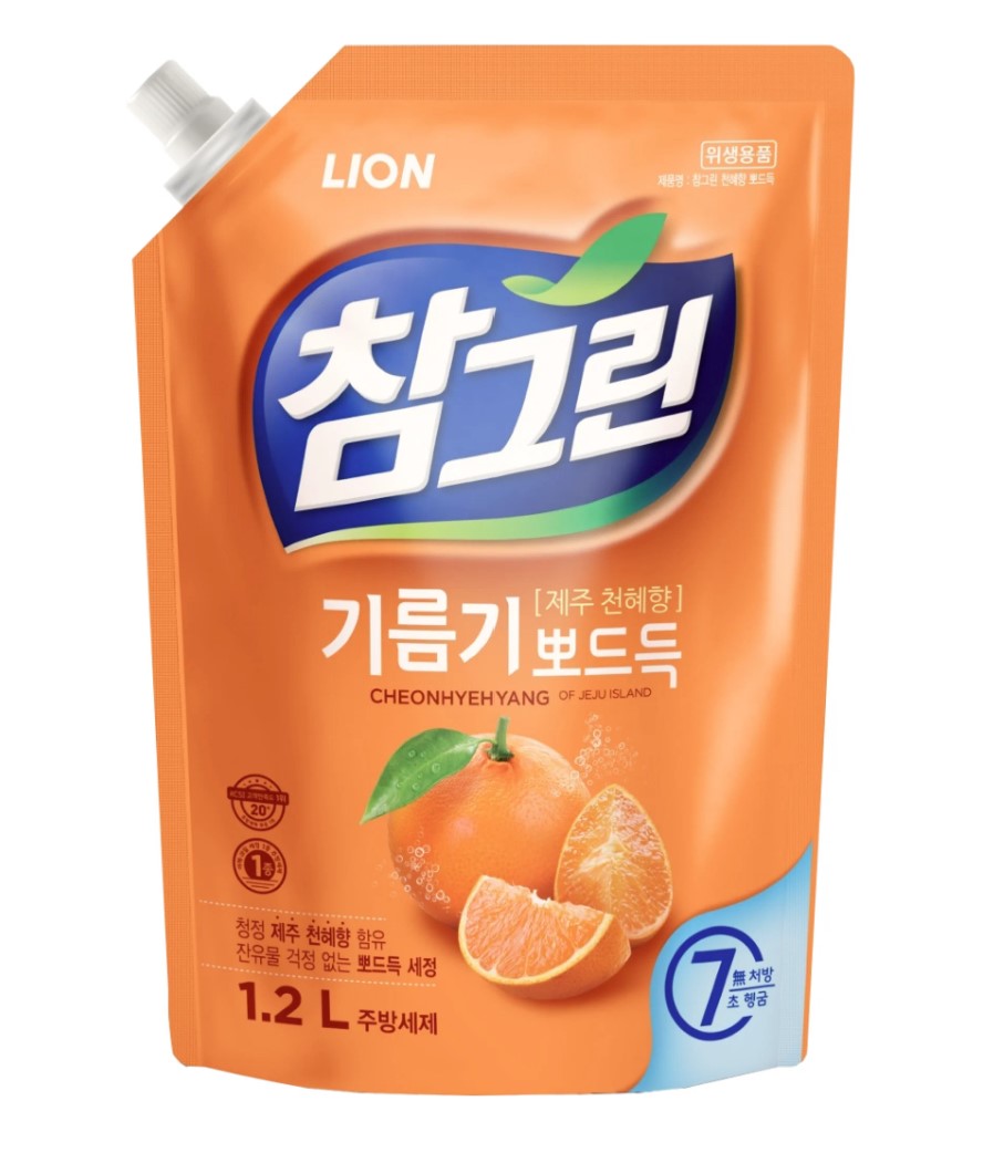 картинка LION Средство для мытья посуды,овощей и фруктов японский мандарин Chamgreen 1200гр(смен.блок)